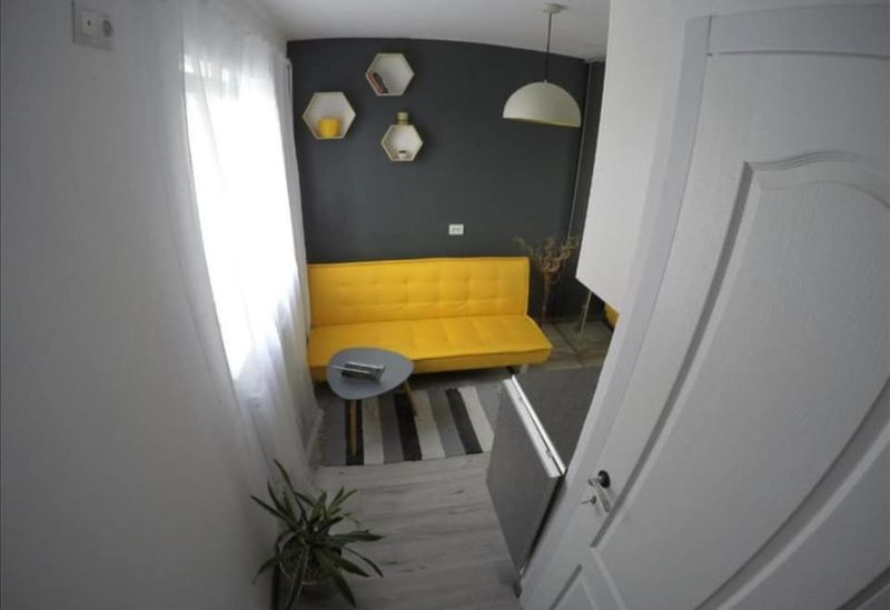 Internauții s-au amuzat pe seama spațiului mic din locuință