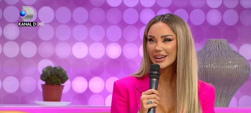 Bianca Drăgușanu și-a scos acidul din buze