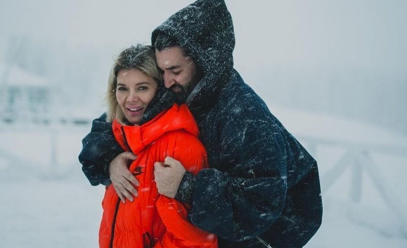Reacția lui Smiley, după ce fanii au criticat imaginile în care o sărută pasional pe Gina Pistol