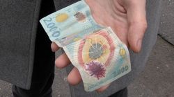 Bancnota cu eclipsa din '99 te poate îmbogăți! Trebuie să fii atent la un singur detaliu, dacă ai așa ceva acasă