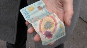 Bancnota cu eclipsa din '99 te poate îmbogăți