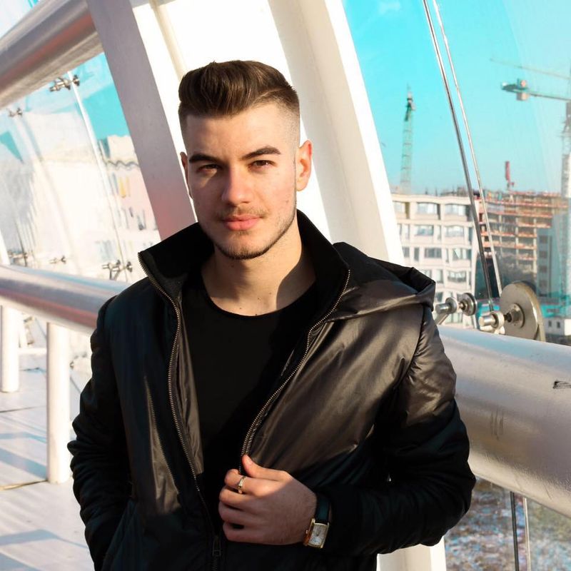 Cât câștigă youtuberii români din YouTube. Selly nu își poate plăti chiria cu suma încasată din YouTube în ianuarie!