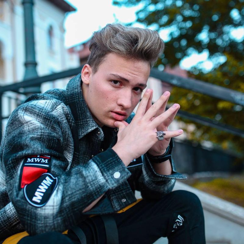 Cât câștigă youtuberii români din YouTube. Selly nu își poate plăti chiria cu suma încasată din YouTube în ianuarie!