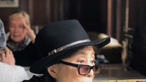 Cum arată astăzi Yoko Ono, celebra văduvă a lui John Lennon