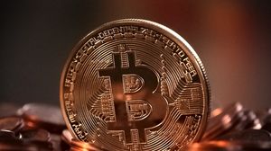 Câți bani aveai în conturi dacă investeai prețul unei cafele în Bitcoin acum 10 ani