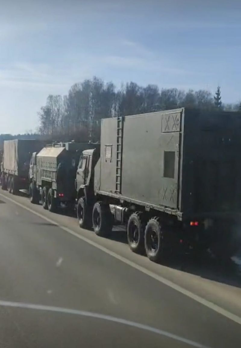 Soldații lui Putin sunt pe poziții, la granița cu Ucraina