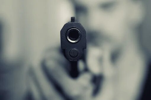 Un elev din Vâlcea a intrat în școală cu un pistol