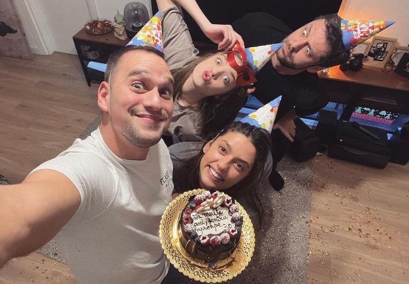 Vlad Gherman a împlinit astăzi 29 de ani! Ce surpriză i-a făcut Oana Moșneagu în miez de noapte