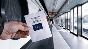 Țara care renunță la certificatul verde