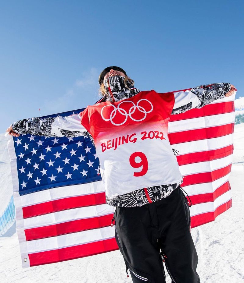 Julia Marino a fost forțată să se retragă în plină probă de snowboard big air la Jocurile Olimpice de Iarnă de la Beijing din cauza unui sponsor