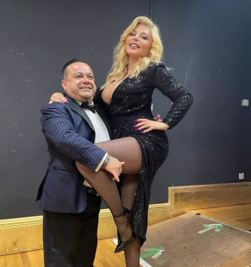 Loredana Groza, dedicație &icirc;n mediul online pentru Adrian Minune