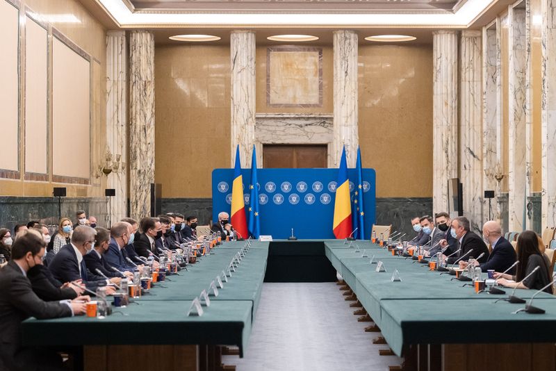 Economistul Aurelian Dochia a comentat, în exclusivitate pentru WOWbiz.ro, acordul de principiu al liderilor coaliției de guvernare în ceea ce privește prețurile la carburant și utilități