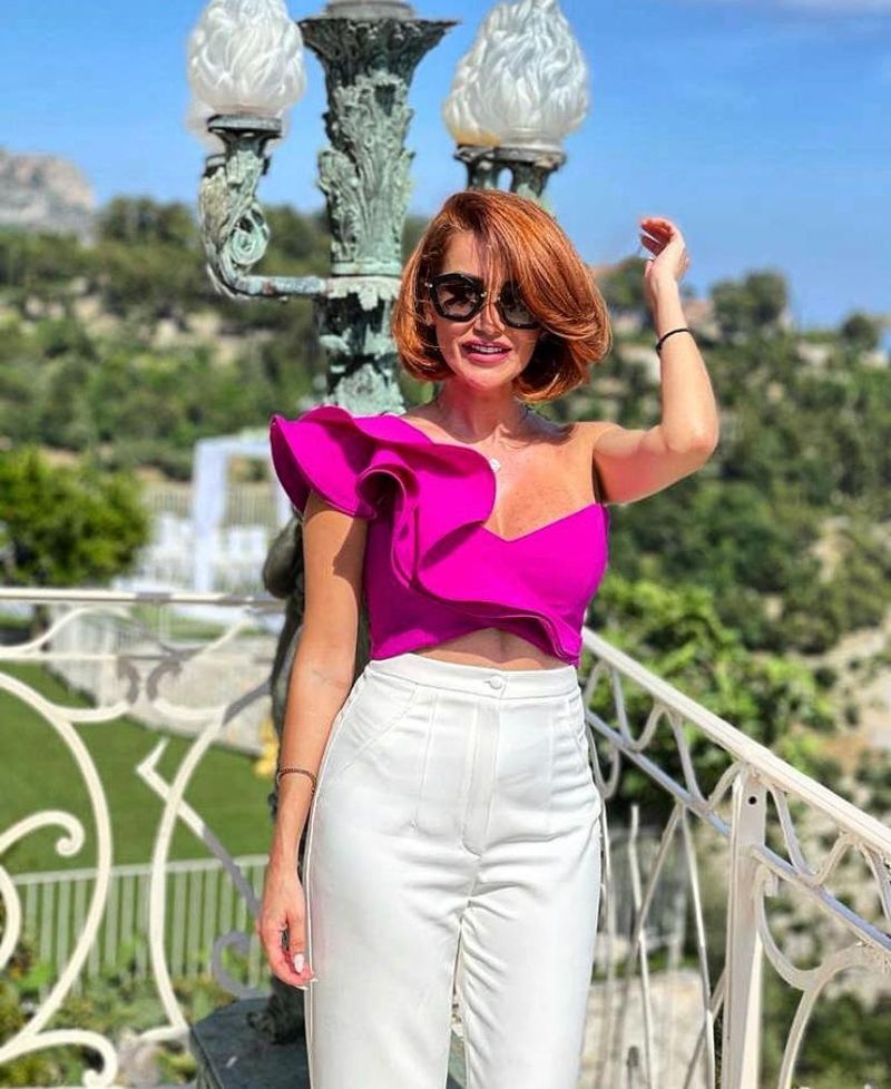 „Dar ce modificată ești la față” Raluca Tănase, acuzată de fani că ar fi exagerat cu operațiile estetice! Artista se apără: „Niște aberații”