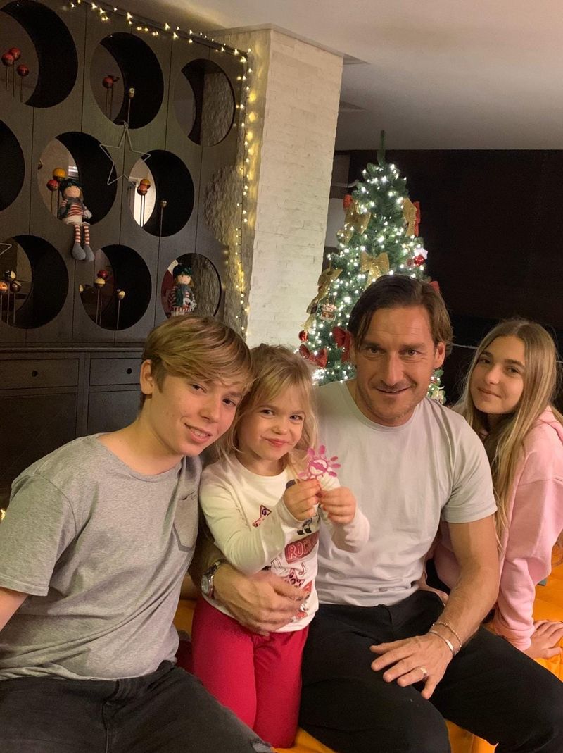 Francesco Totti ar putea fi din nou pe piață! Divorțează legendarul atacant italian după aproape 20 de ani de căsnicie