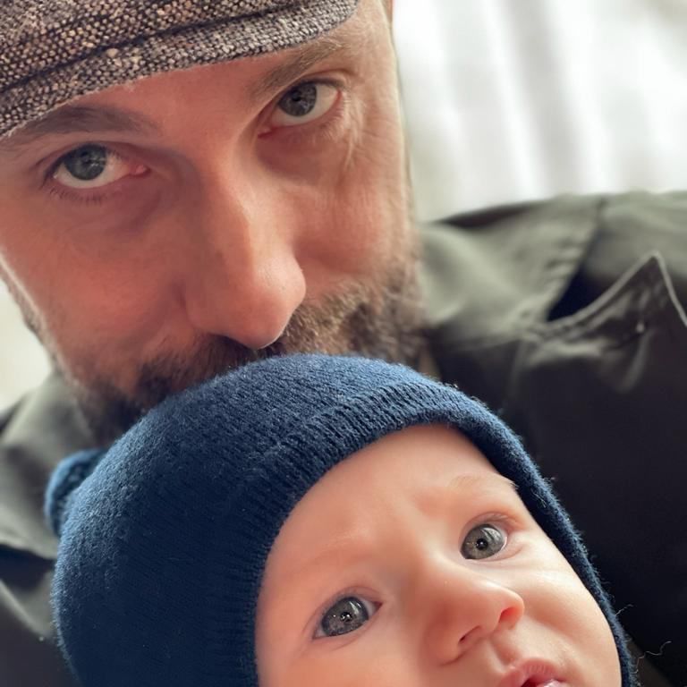 Dani Oțil, cel mai mândru tătic! Cum s-a fotografiat alături de fiu lui, Luca Tiago