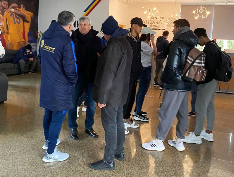 Președintele Federației Române de Fotbal (FRF), Răzvan Burleanu, a dezvăluit, în exclusivitate pentru WOWbiz.ro, ce i-au spus jucătorii lui Șahtior Donețk și Dinamo Kiev când i-a întâmpinat la intrarea în țară