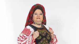 Saveta Bogdan, îngrozită că ar putea ajunge războiul și în țara noastră! Artista a aprins o lumânare pentru Vladimir Putin