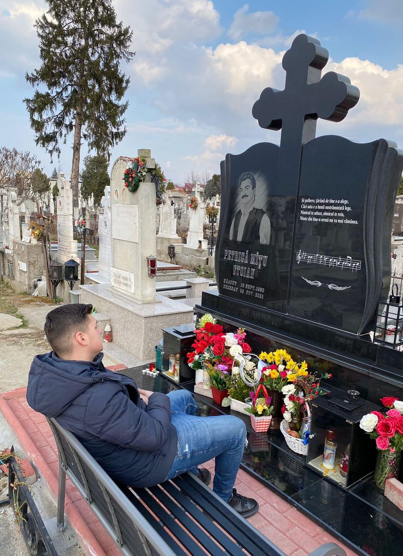 Alin Gabriel a mers la mormântul lui Petrică Mîțu Stoian