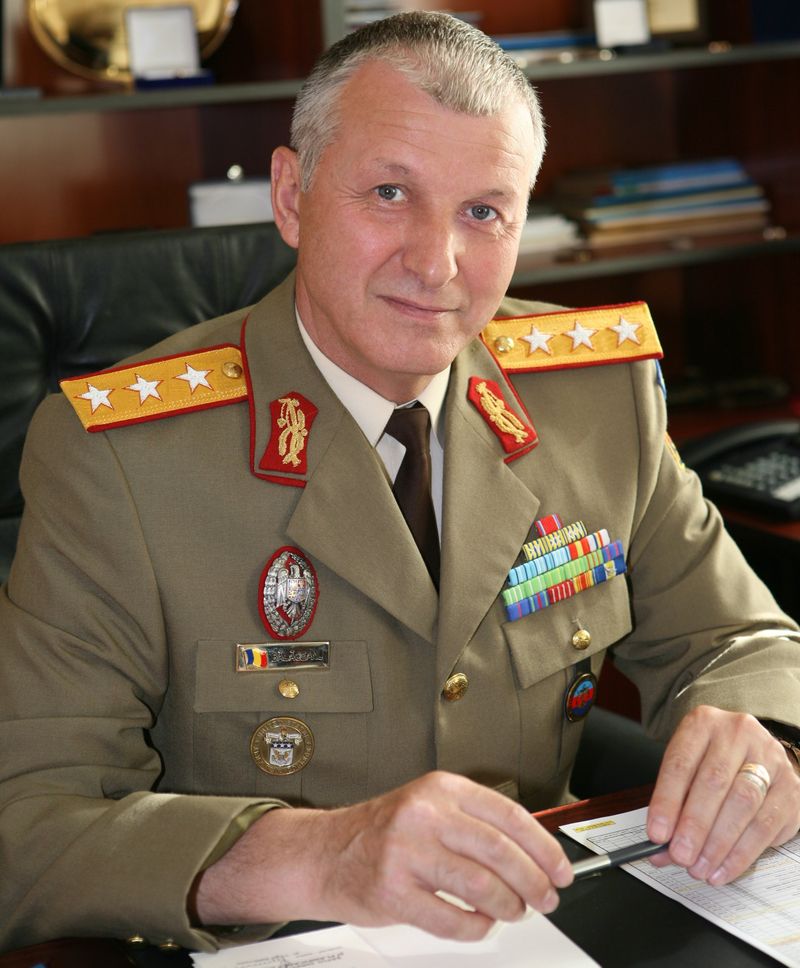  Vei fi chemat &icirc;n armată dacă războiul trece granița Virgil Bălăceanu, general &icirc;n rezervă &bdquo;Avem nevoie să refacem rezerva armatei Rom&acirc;niei&rdquo;