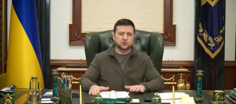 Agenția Ria Novosti spune că Zelenski a fost transportat în România cu ajutorul avioanelor 