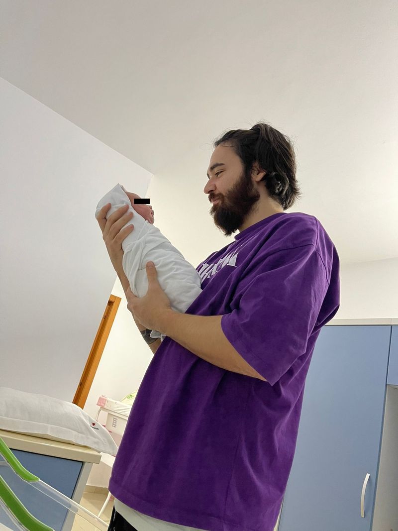 Sorin Pușcașu a devenit tătic! Iubita lui, Laura, a născut un băiețel