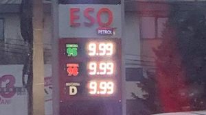 Reprezentanții unei benzinării din Timișoară, după ce au afișat la pompă prețul de 9,99 lei, își cer scuze
