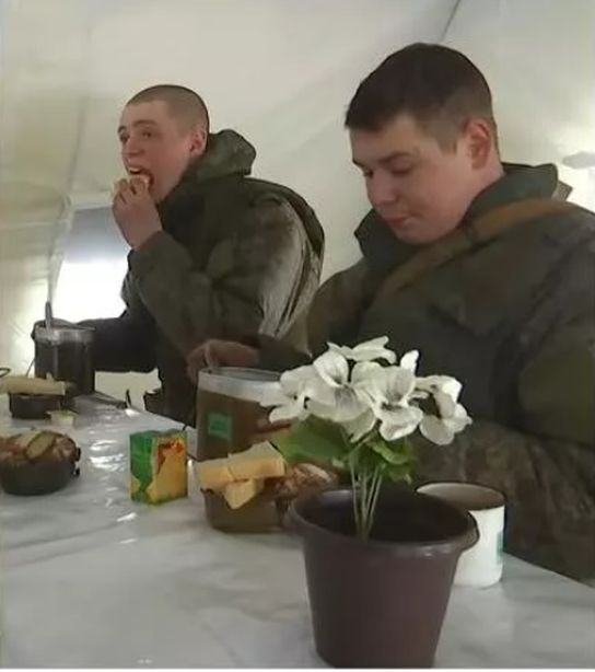 Ministerul rus al Apărării a dezvălui meniul zilnic al unui soldat rus