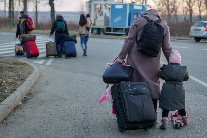 Guvernul dă bani rom&acirc;nilor care găzduiesc refugiați ucraineni