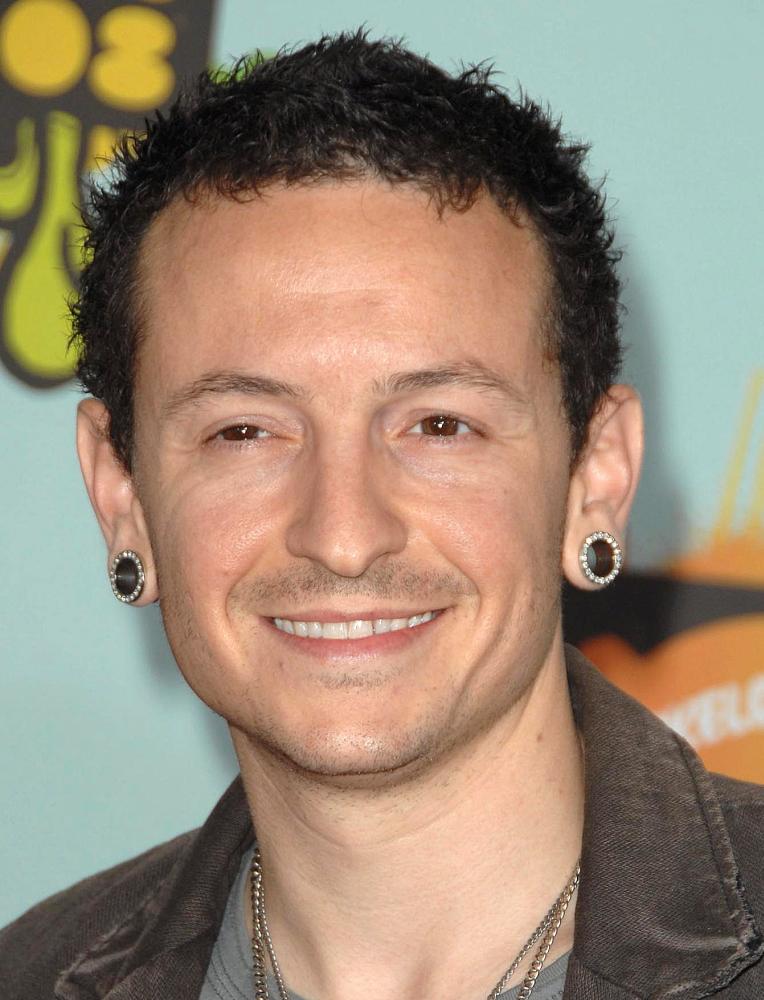 Chester Bennington ar fi &icirc;mplinit 46 de ani. Cum se manifestă depresia, groaznica afecțiune de care suferea artistul