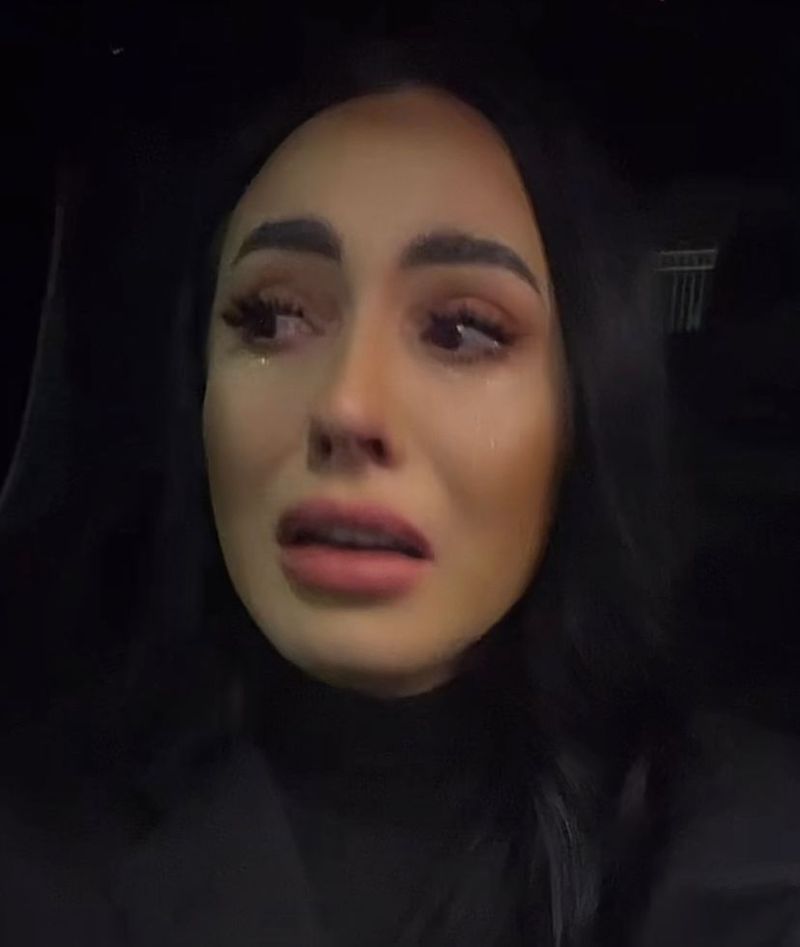 Ella Tina