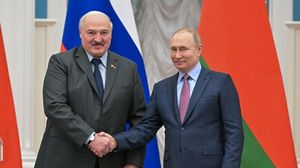 Aleksandr Lukaşenko îi ia apărarea aliatului său, Vladimir Putin! Liderul de la Kremlin este dezechilibrat emoțional din cauza tratamentului pentru cancer
