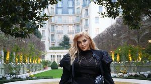 Loredana Groza, dans lasciv pe canapea într-un local de lux din capitală! Artista a încins atmosfera