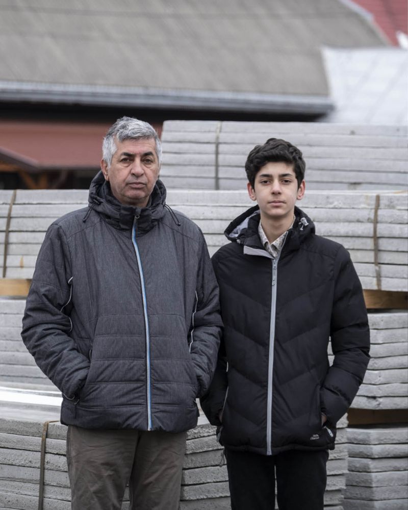 Samad și tatăl lui Povestea lui Samad, un copil afgan de 14 ani, a ajuns virală. Băiatul a venit în România, după ce a fost alungat de acasă de două rărzboaie, în ultimele opt luni