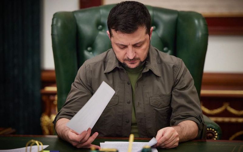 Volodimir Zelenski vrea ca ucrainenii să țină zilnic un moment de reculegere pentru cei care au decedat în război