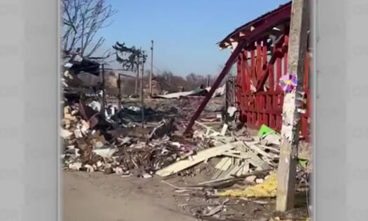 Cei doi au fost salvați de un soldat ucrainean, care i-a ascuns &icirc;ntr-un șanț