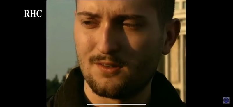 Cheloo a avut numele de scenă Tenie