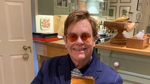 Cine este Elton John