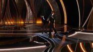 Will Smith și-a ieșit din minți la Gala Premiilor Oscar! L-a pălmuit pe Chris Rock, după ce a făcut o glumă la adresa soției lui „Ține numele ei departe de gura ta” ”