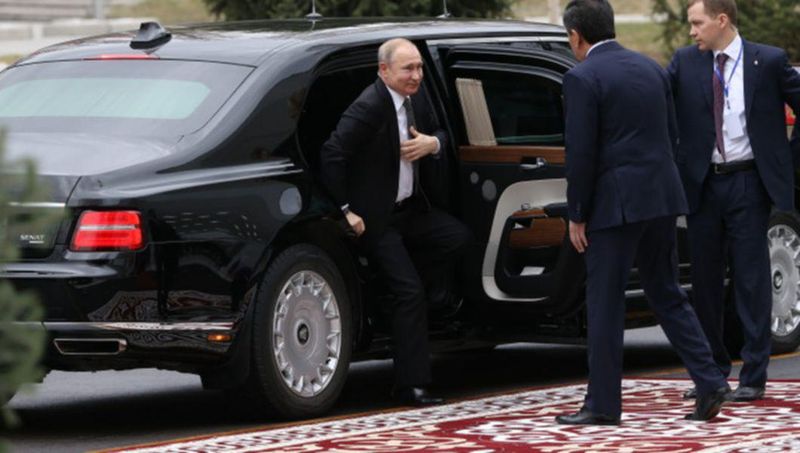 Cum arată mașina lui Vladimir Putin, care rezistă chiar și atacurilor chimice! Bolidul de lux este unic în lume