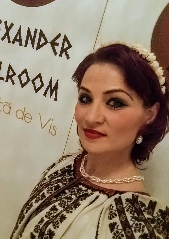 Nicoleta Voicu a părăsit Bucureștiul și s-a mutat cu părinții