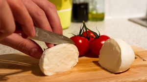 Mozzarella de post. Cea mai simplă și rapidă rețetă