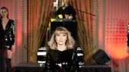 Ioana Ginghină a defilat pe podium într-o rochie transparentă! Actrița a apărut în cea mai provocatoare ținută