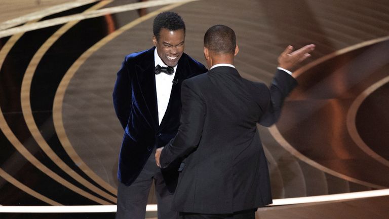Jim Carrey, reacție dură după ce Will Smith la- pălmuit pe Chris Rock la Gala Oscar &bdquo;&Icirc;l dau &icirc;n judecată pe Will pentru 200 de milioane de dolari&rdquo;