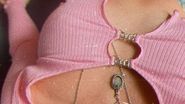 „Cele mai sexy poze ale tale” Delia a rupt internetul în două cu noile fotografii! Artista s-a fotografiat cu o bluză minusculă pe ea