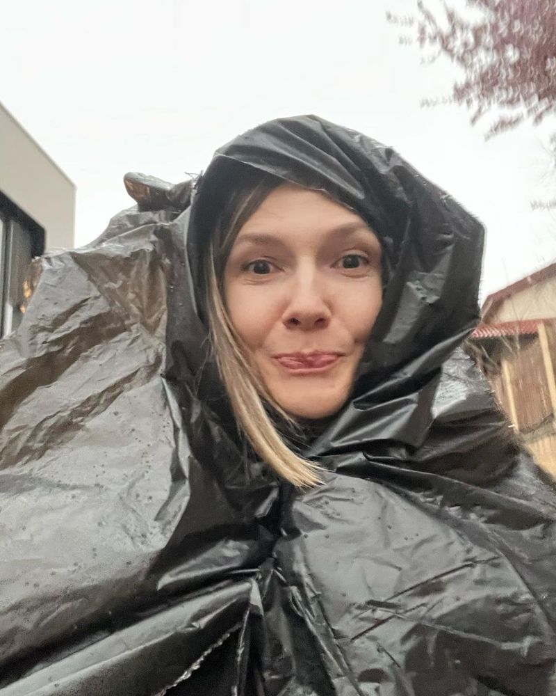 Ipostază nemaivăzută &icirc;n care a fost surprinsă Adela Popescu. Cum a putut actrița să iasă din casă: &bdquo;Lipsa simțului ridicol&rdquo;