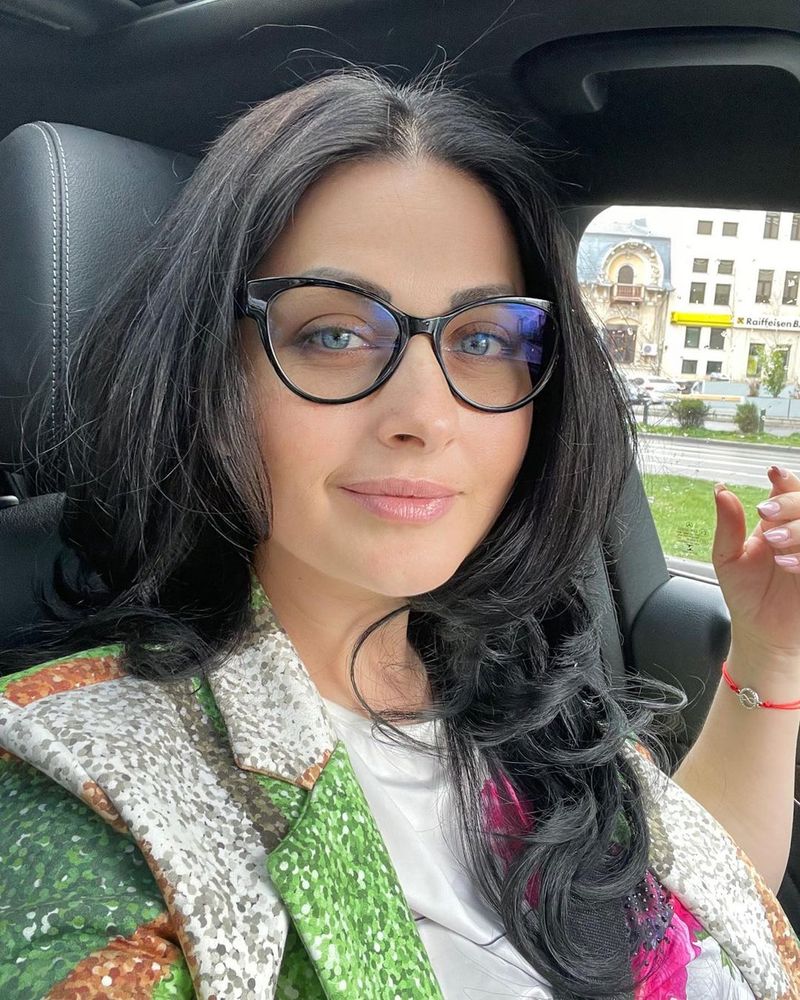 &bdquo;Cel puțin cu zece ani mai t&acirc;nără&rdquo; După Andreea Marin, și Gabriela Cristea a făcut o schimbare de look radicală! Prezentatoarea TV a publicat prima imagine