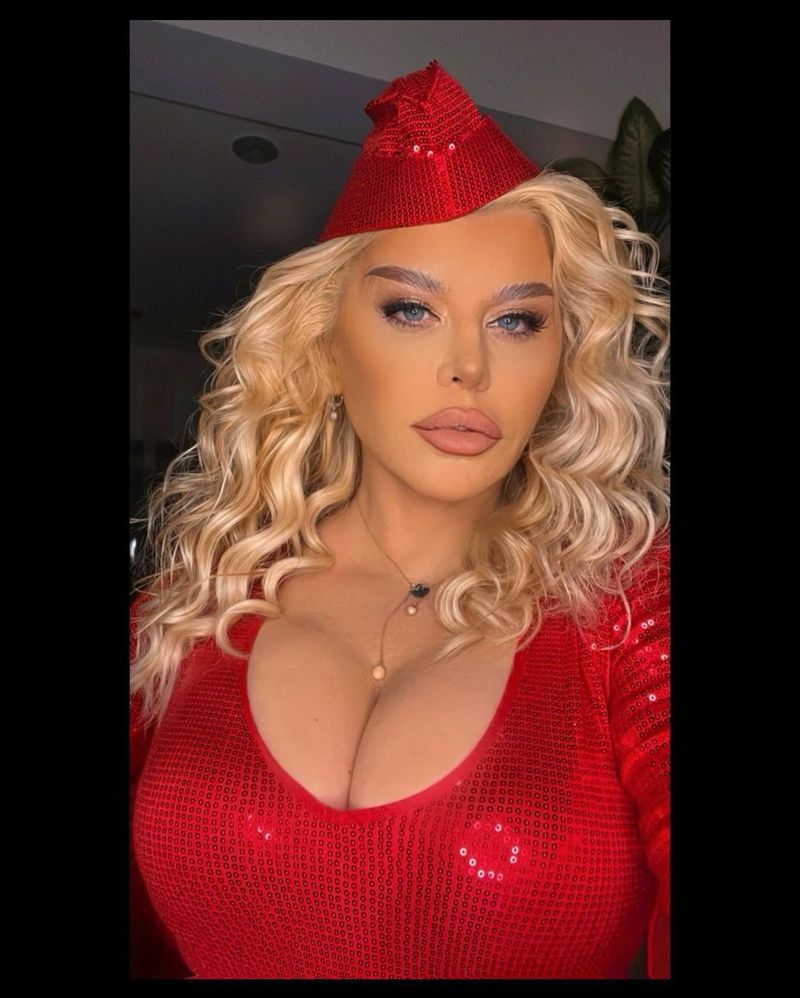 După ce a făcut un show de excepție, Loredana Groza a comis-o din nou pe canapea! Artista, mișcări lascive într-un club de fițe