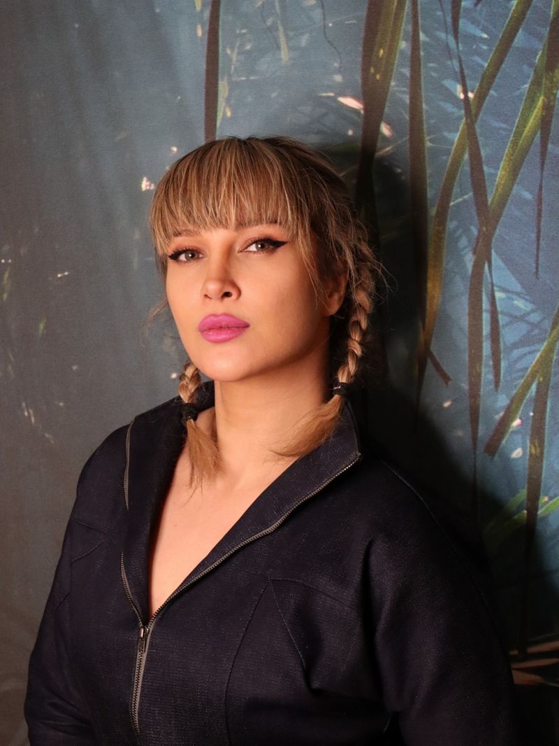 Lora a povestit pentru prima dată din ce a făcut primii bani când s-a mutat la București! Artista a recunoscut abia acum: „A încercat să mă îmbete”