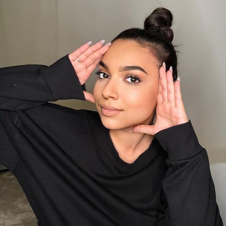 Fiica lui Adrian Minune, criticată după ce a vorbit pentru prima dată despre divorț! Adriana Simionescu reacționează vehement: &bdquo;Părinții mei mi-au spus să fac tot ceea ce &icirc;mi place&rdquo;