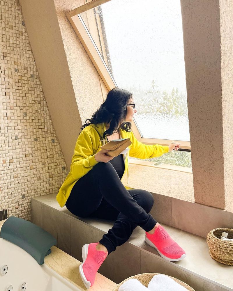 Gabriela Cristea s-a pozat în baia unui hotel, dar fanii au observat imediat detaliul rușinos. Ce făcea, de fapt, prezentatoarea TV în baie